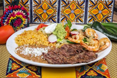 Carne Asada con Camarones