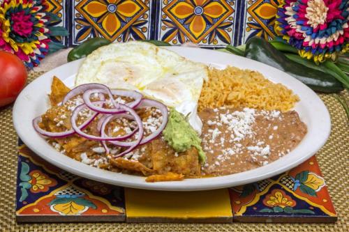 Chilaquiles con Huevo